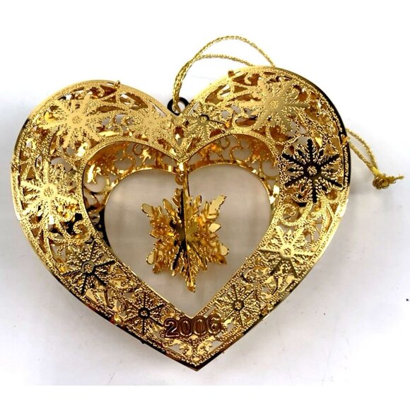 Danbury Mint Romantic Snowflake Inside a Heart 23K Gold Christmas Ornament 2006 - Picture 6 of 7